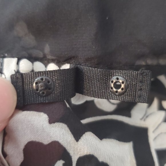 White House black market (medium black and white sheer top) - Picture 10 of 10